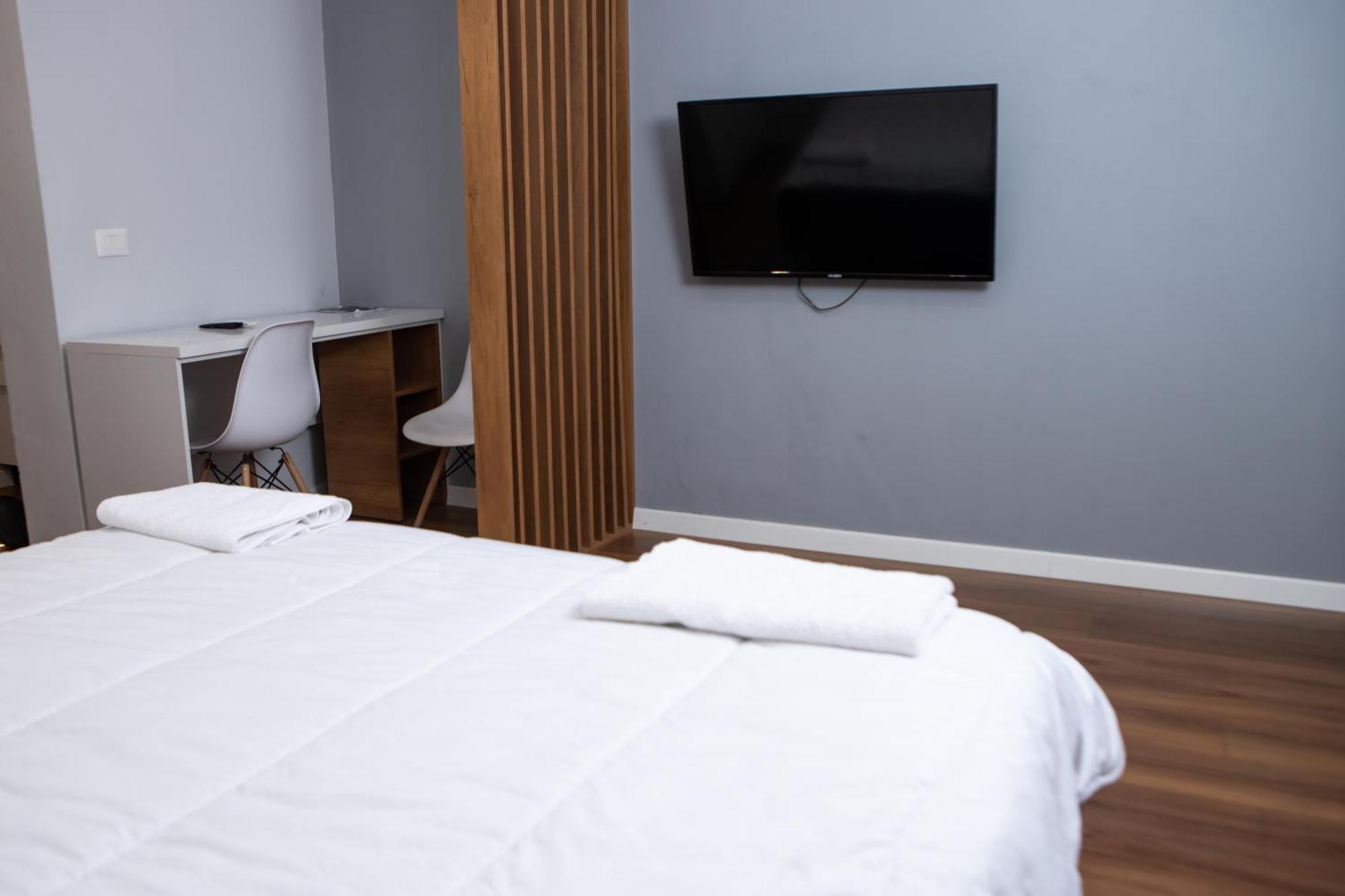 Be Solei Studio Apartments Sol 1 Тирана Экстерьер фото